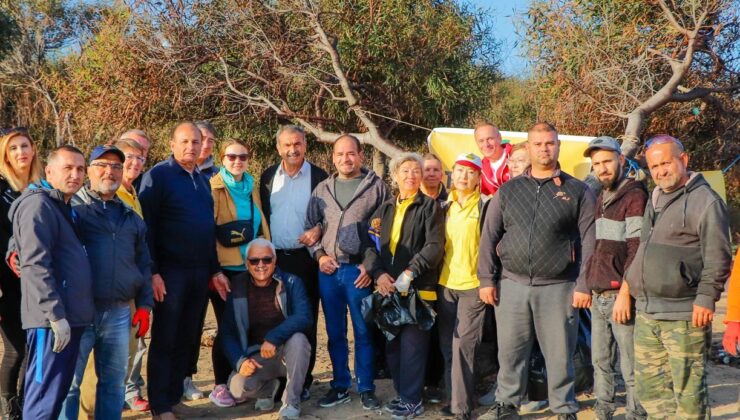 Gazimağusa Belediye Başkanı Süleyman Uluçay, Temiz Ada Grubu’nun temizlik etkinliğine katıldı