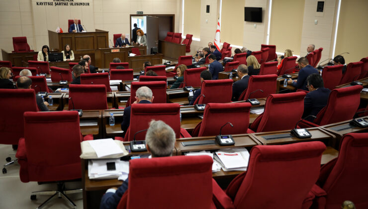 Meclis Genel Kurulu toplantısına, çalışanların ek mesaiye kalmaması nedeniyle ara verildi