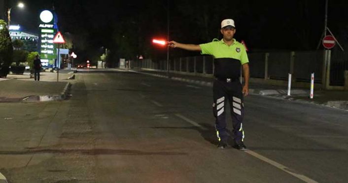 Ülke genelindeki trafik denetimlerinde 2 sürücü tutuklandı, 280 sürücü rapor edildi