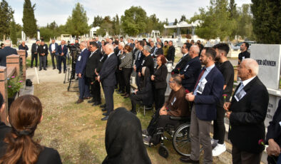 Salih Miroğlu 19’uncu ölüm yıl dönümünde mezarı başında anıldı