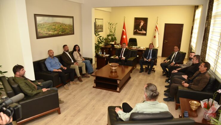 Başbakan Üstel, KTOEÖS ve KTÖS yetkilileri ile görüşüyor