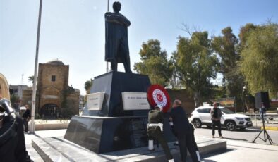 Büyükelçi Ali Murat Başçeri, Atatürk Anıtı’na çelenk sundu