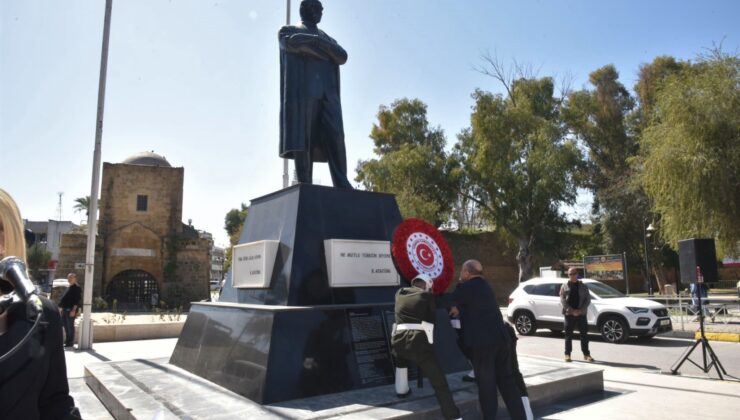 Büyükelçi Ali Murat Başçeri, Atatürk Anıtı’na çelenk sundu