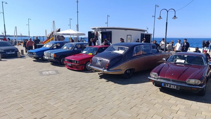 Girne Antik Liman’da, Klasik Otomobil Sergisi’ne katılım yoğun oldu