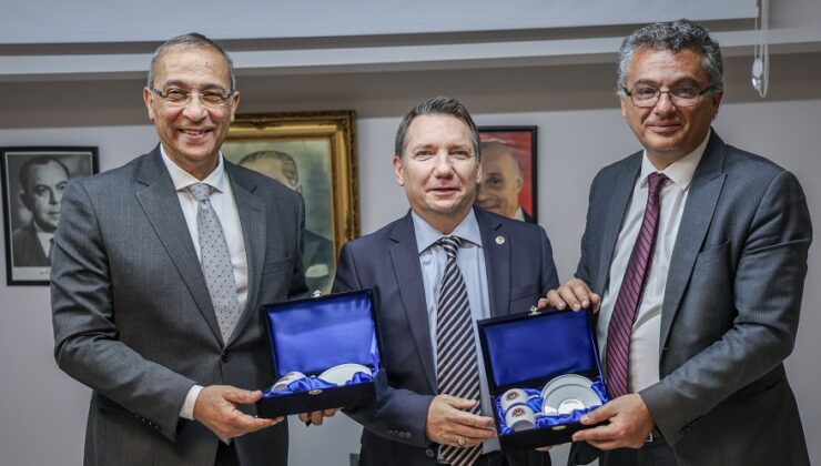Erhürman, Kıbrıs Türk Kültür Derneği’ni ziyaret etti