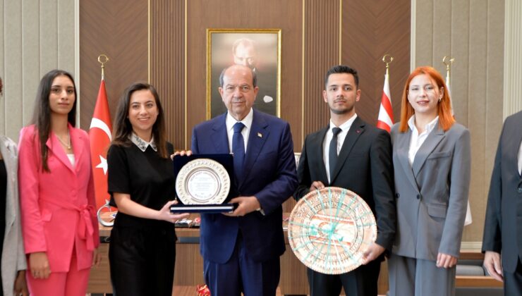 Cumhurbaşkanı Tatar YDÜ Matematik Kulübü Başkanı ve üyelerini kabul etti