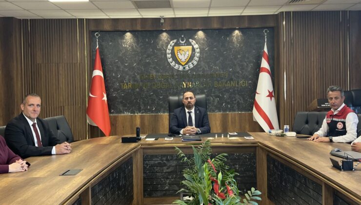 Tarım ve Doğal Kaynaklar Bakanı Hüseyin Çavuş’a Sakız Ağacı Yetiştiriciliği hakkında bilgilendirme yapıldı