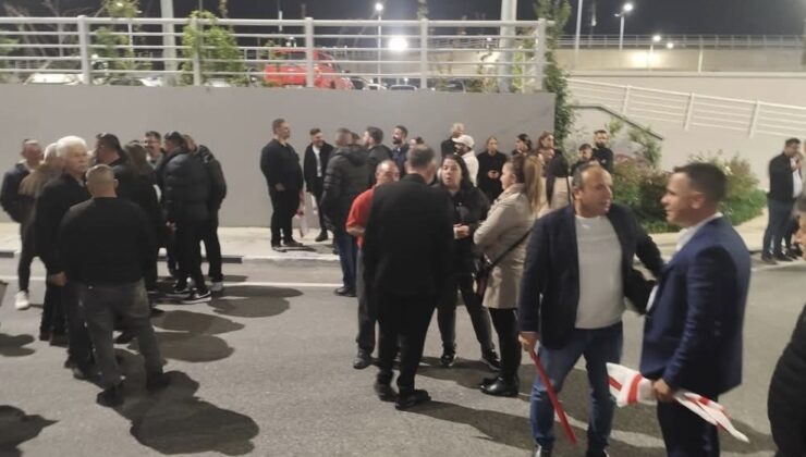 UBP üyeleri Ercan Havalimanı’nda  Başbakan  Üstel’i karşılamak için bekliyor