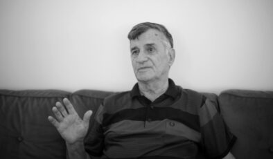 Ertuğruloğlu, Neşet İkiz’in vefatından üzüntü duyduğunu belirterek ailesine ve sevenlerine başsağlığı diledi