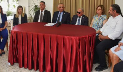 Çavuşoğlu, Kıbrıs Türk Engelliler Federasyonu’nu ve Rauf Raif Denktaş Görme Engelliler Özel Eğitim Okulu’nu ziyaret etti