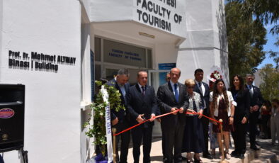 DAÜ’den Prof. Dr. Mehmet Altınay’a vefa… İsmi Turizm Fakültesi’ne verildi