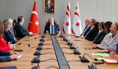 Cumhurbaşkanı Tatar, Kıbrıs Türk Ticaret Odası Başkanı Deniz ve heyetini kabul etti