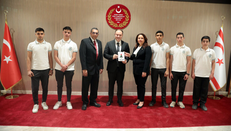 Meclis Başkanı Öztürkler Sedat Simavi Endüstri Meslek Lisesi öğrencilerini kabul etti
