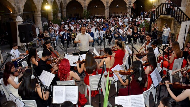 “Atatürk’le Yeniden Doğmak 2. Gençlik Konseri” Büyük Han’da gerçekleştirildi