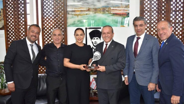 Ataoğlu, Hülya Avşar’ı kabul etti