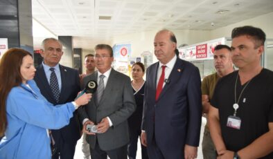 Başbakan Üstel otobüs kazasında yaralanan öğrencileri Gazimağusa Hastanesi’nde ziyaret etti: “Allah bize bağışladı, sağlık durumları iyi”