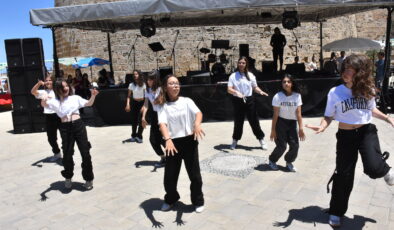 19 Mayıs Atatürk’ü Anma, Gençlik ve Spor Bayramı Girne Antik Liman’da kutlandı