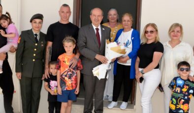 Cumhurbaşkanı Tatar, Anneler Günü vesilesiyle şehit ve gazi ailelerini ziyaret etti
