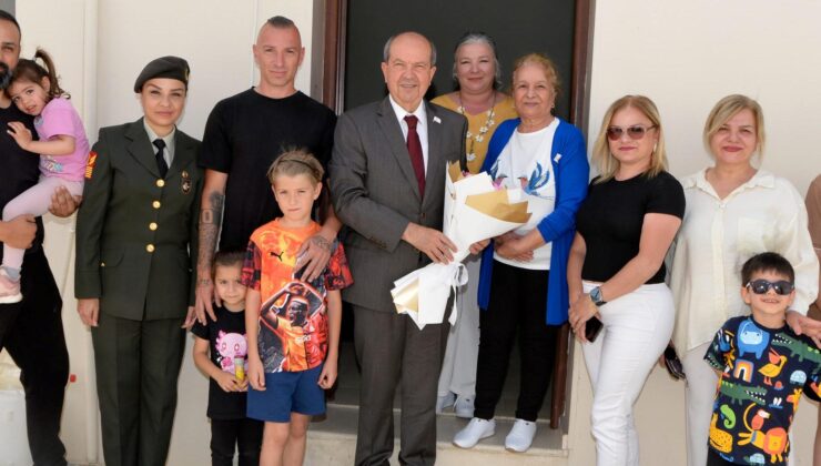 Cumhurbaşkanı Tatar, Anneler Günü vesilesiyle şehit ve gazi ailelerini ziyaret etti