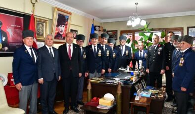 Cumhurbaşkanı Tatar, Türkiye Muharip Gaziler Derneği Trabzon Şubesini ziyaret etti