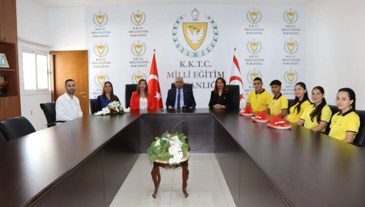 Çavuşoğlu, Haydarpaşa Ticaret Lisesi heyetini kabul etti